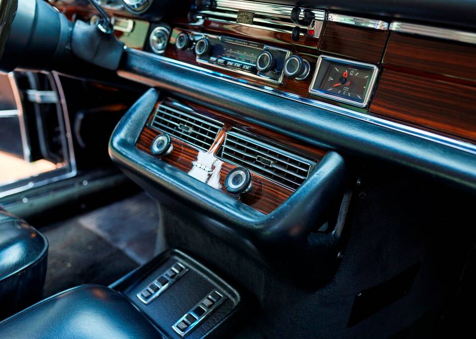 Image 147/188 of Mercedes-Benz 280 SE 3,5 (1971)