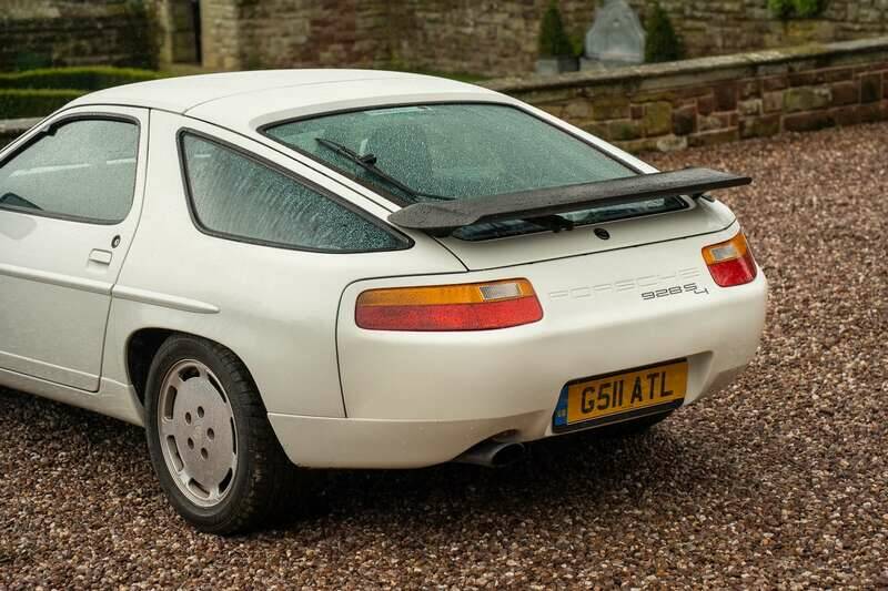 Image 10/50 of Porsche 928 S4 (1990)