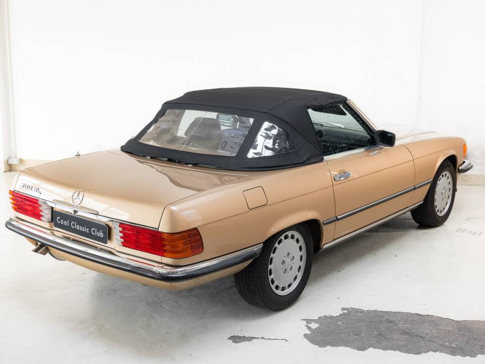 Afbeelding 6/32 van Mercedes-Benz 300 SL (1986)