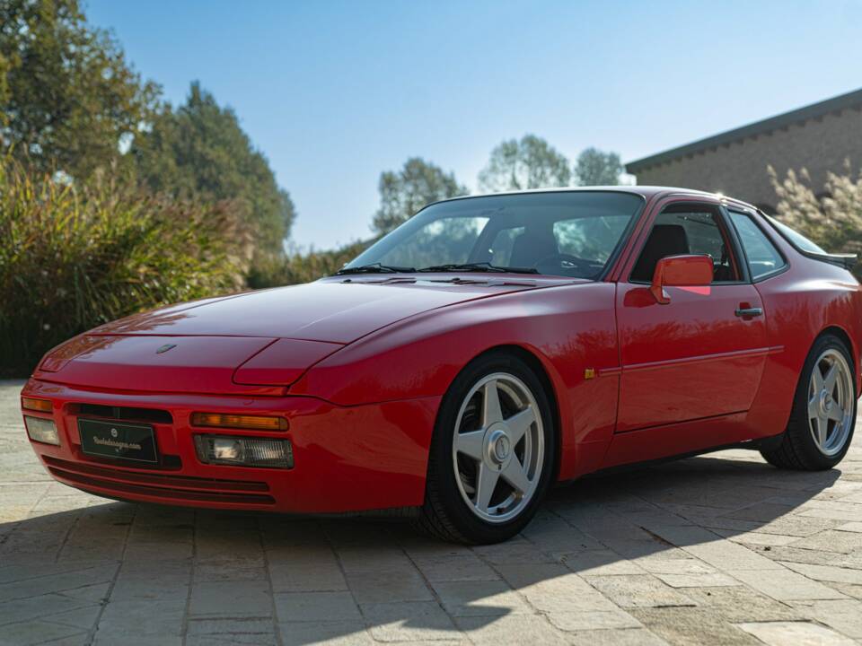 Image 10/50 de Porsche 944 Turbo S (1988)