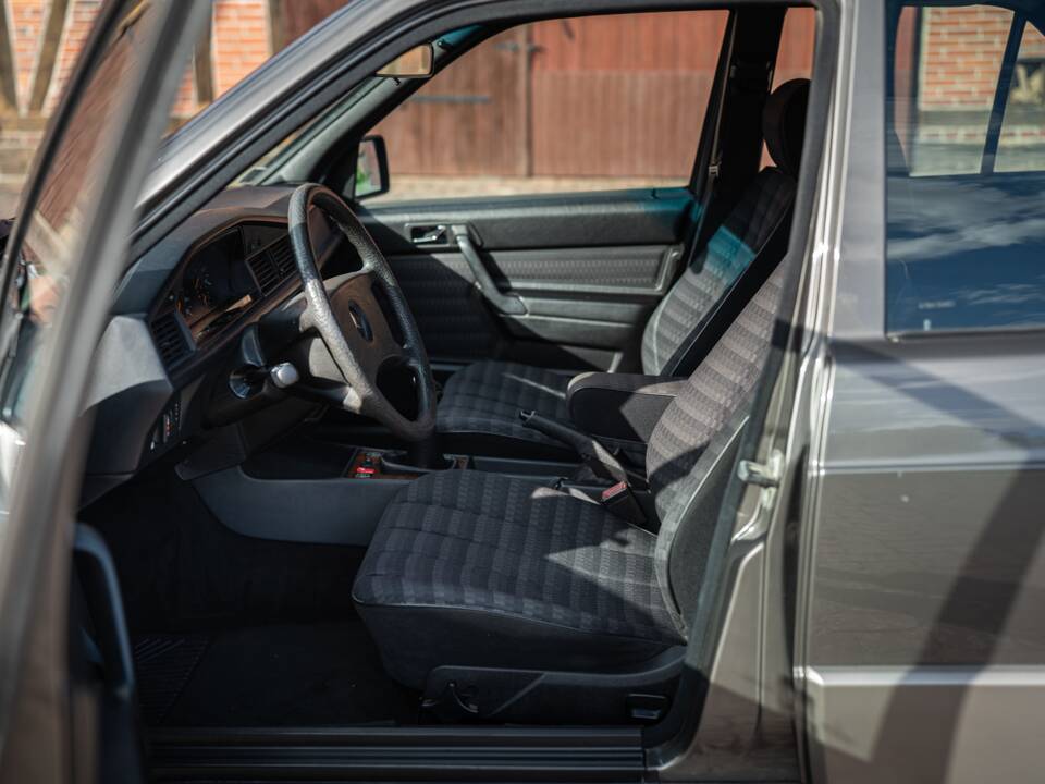 Immagine 20/73 di Mercedes-Benz 190 D 2.5 (1990)