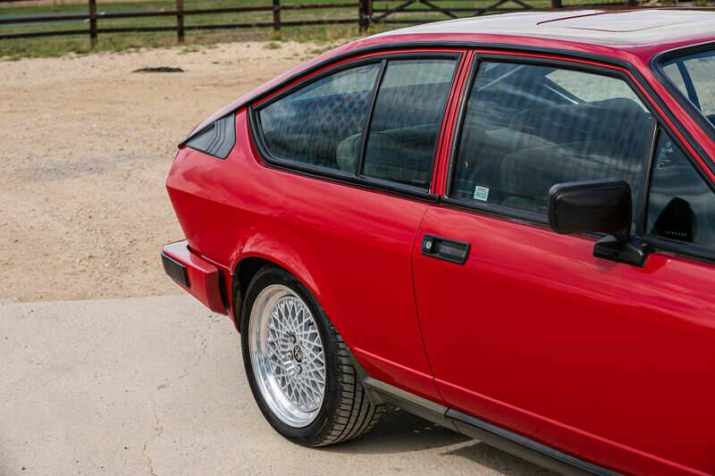 Afbeelding 39/41 van Alfa Romeo GTV 6 2.5 (1983)