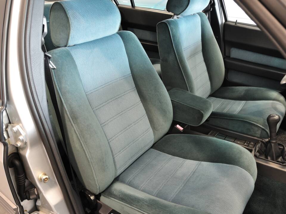 Bild 36/41 von Alfa Romeo 164 2.0 (1990)