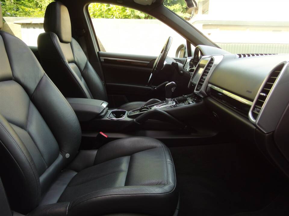 Image 51/98 of Porsche Cayenne S (2010)