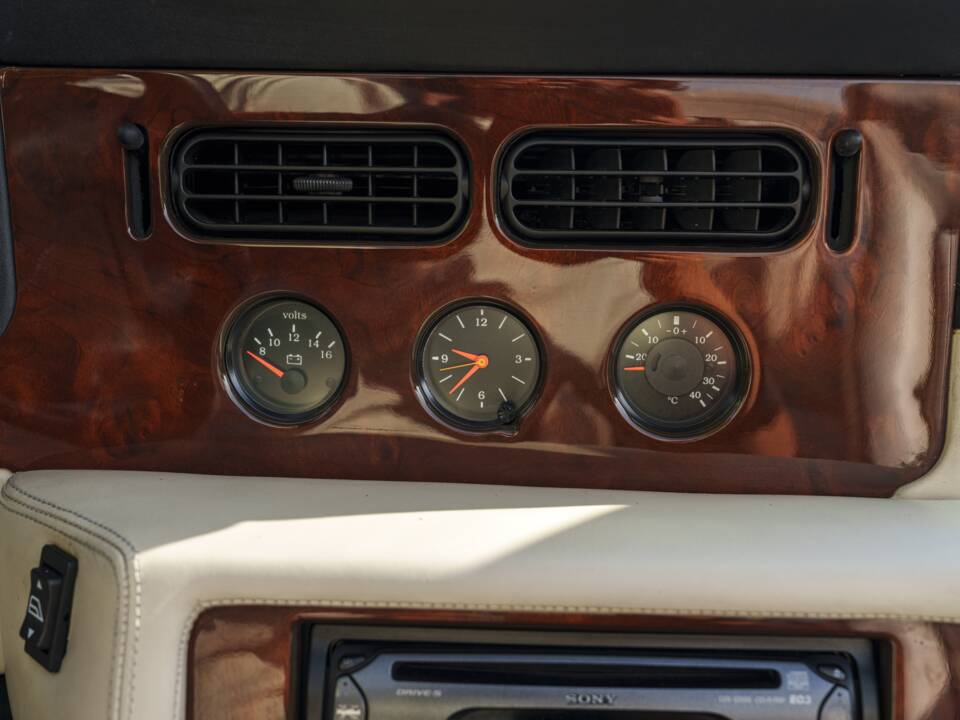 Image 18/26 of Aston Martin Virage Volante (1994)