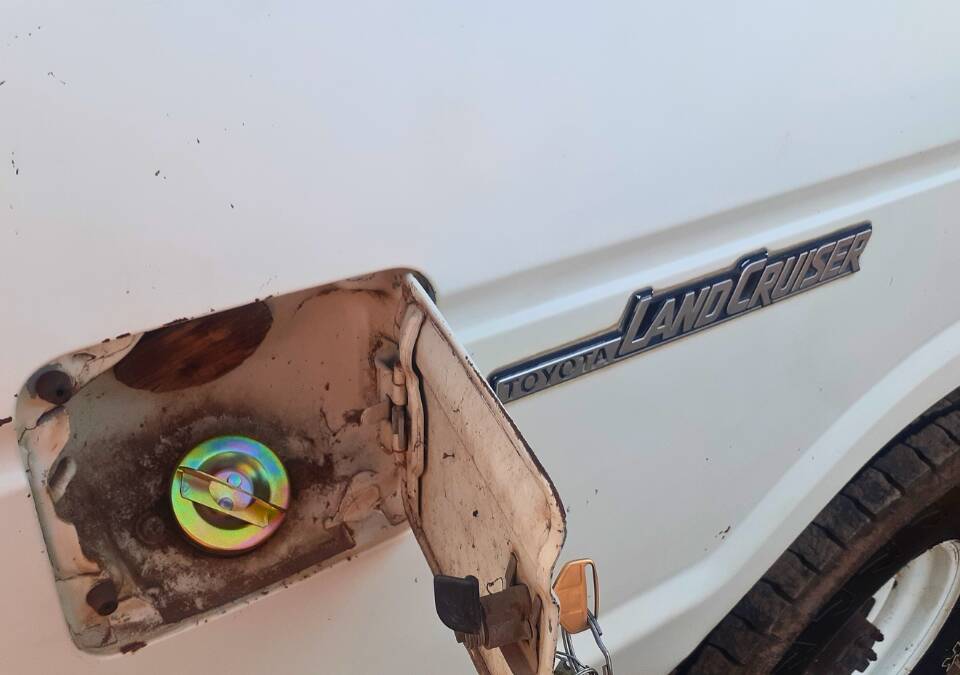 Image 30/61 of Toyota Land Cruiser FJ 62 (1989)