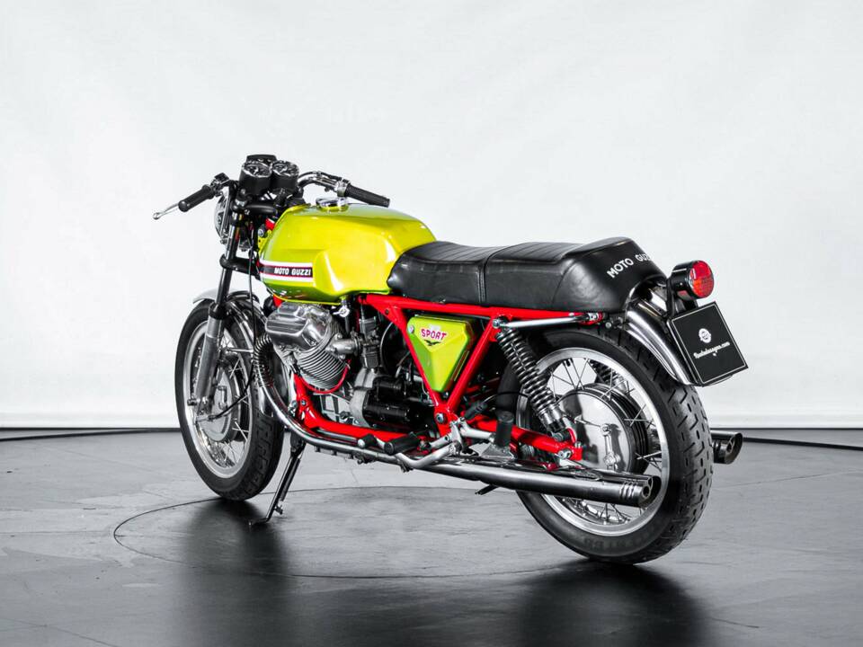 Afbeelding 2/50 van Moto Guzzi DUMMY (1972)