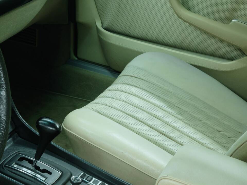 Image 40/50 de Mercedes-Benz 450 SEL 6,9 (1976)