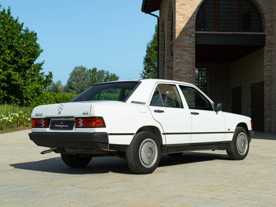 Afbeelding 8/44 van Mercedes-Benz 190 E (1987)
