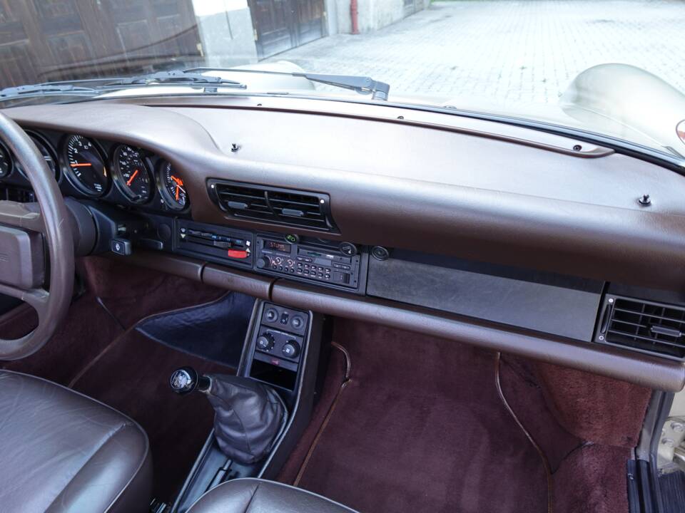 Image 20/40 of Porsche 911 Carrera 3.2 (1986)