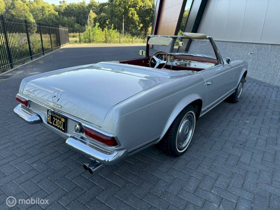 Image 9/27 of Mercedes-Benz 230 SL (1967)
