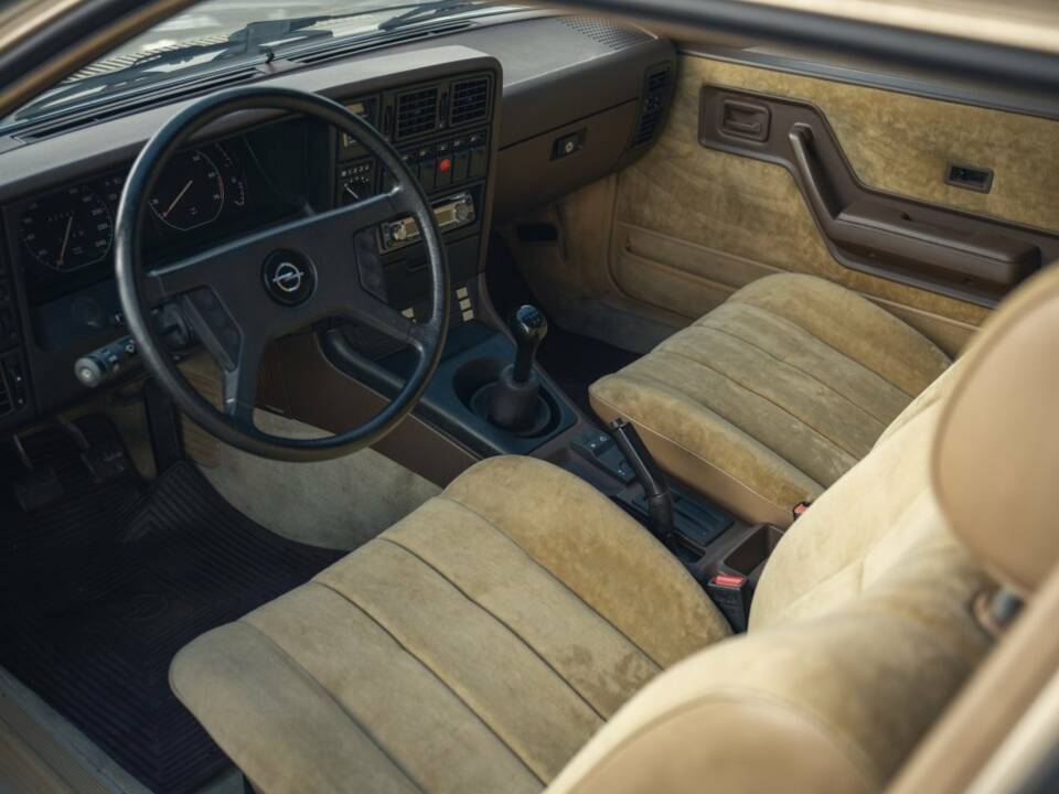 Image 10/15 of Opel Monza 2,2 (1985)