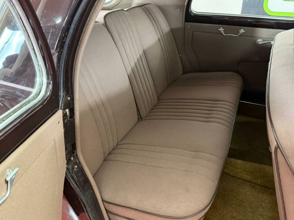 Image 13/25 of Lancia Aurelia B10 (1955)