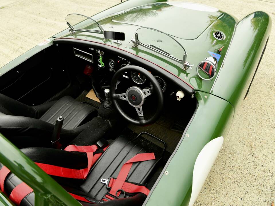 Image 18/36 of MG MGA 1600 (1958)