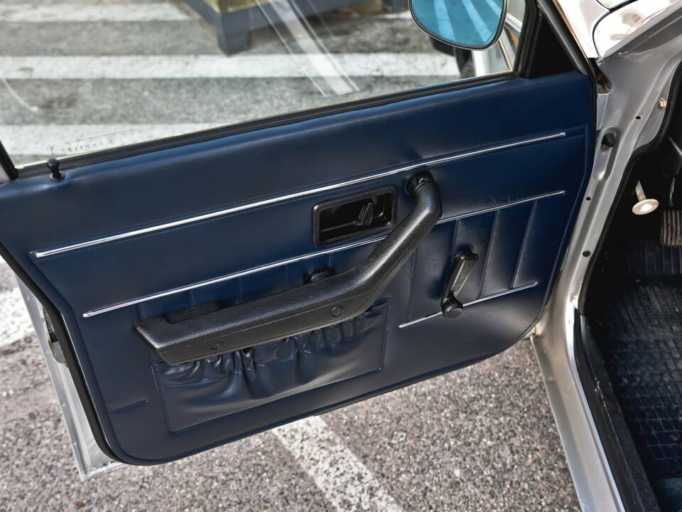 Image 29/38 de Volvo 244 DLS (1977)