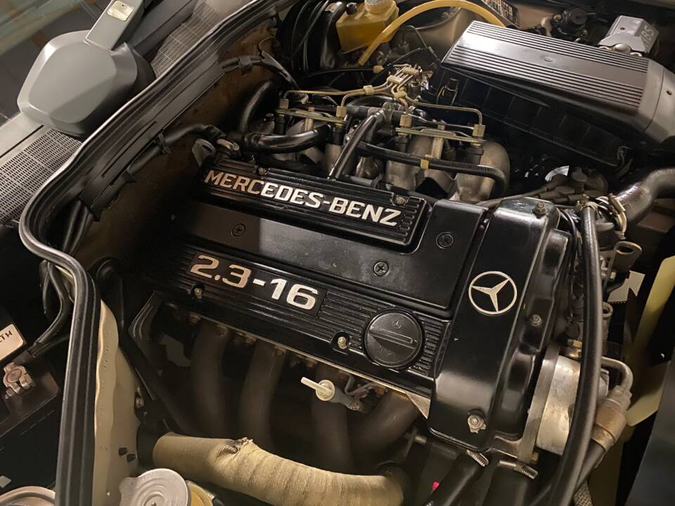 Bild 55/66 von Mercedes-Benz 190 E 2.3-16V (1986)