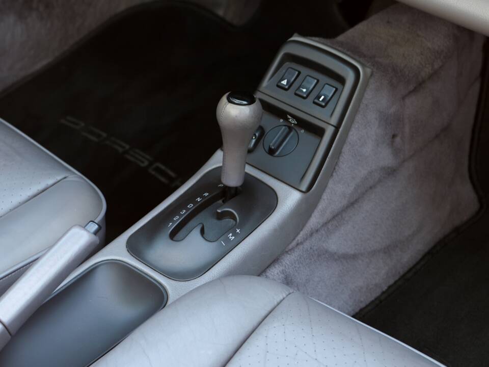Image 25/46 of Porsche 911 Carrera 2 (1991)