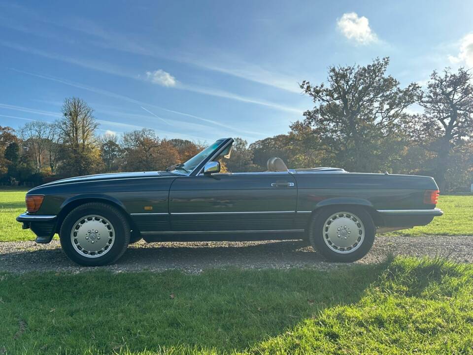 Image 11/71 of Mercedes-Benz 420 SL (1988)