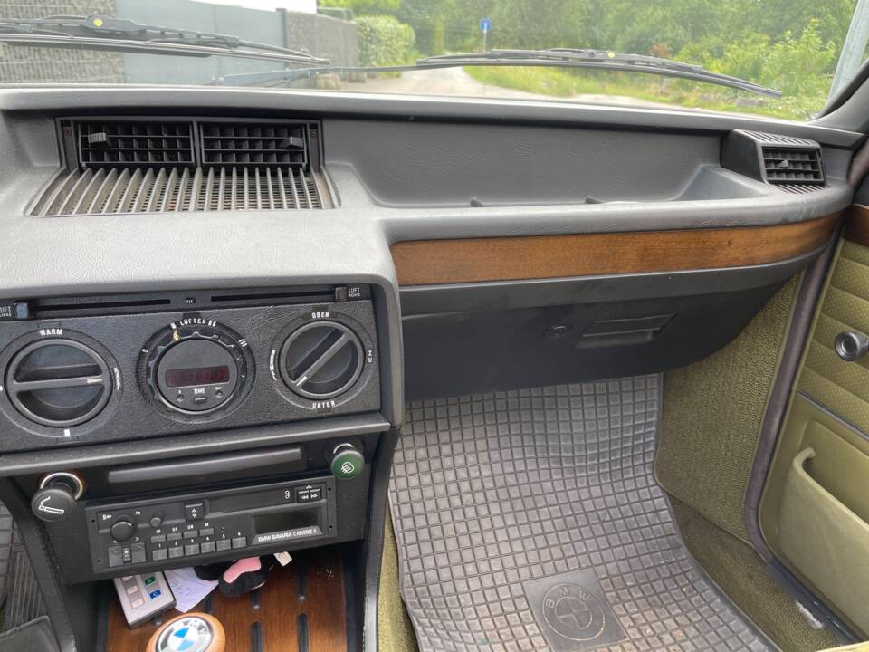 Image 61/100 de BMW 528i (1980)