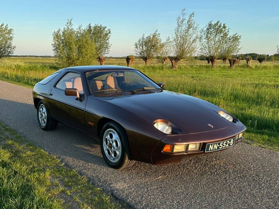 Image 1/8 de Porsche 928 (1981)