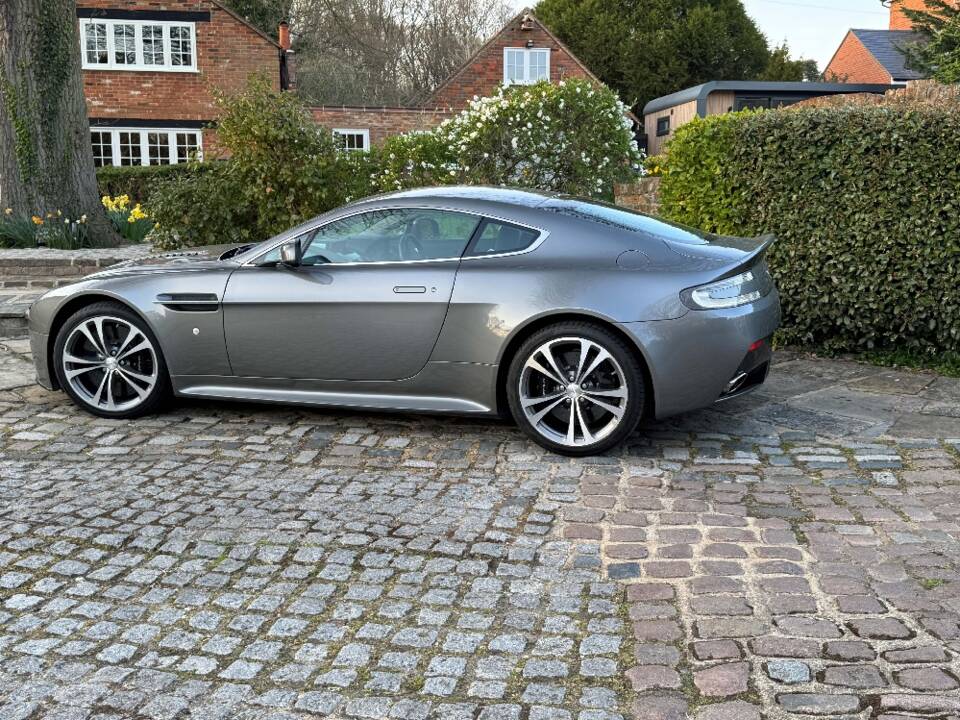 Afbeelding 40/49 van Aston Martin V12 Vantage (2009)