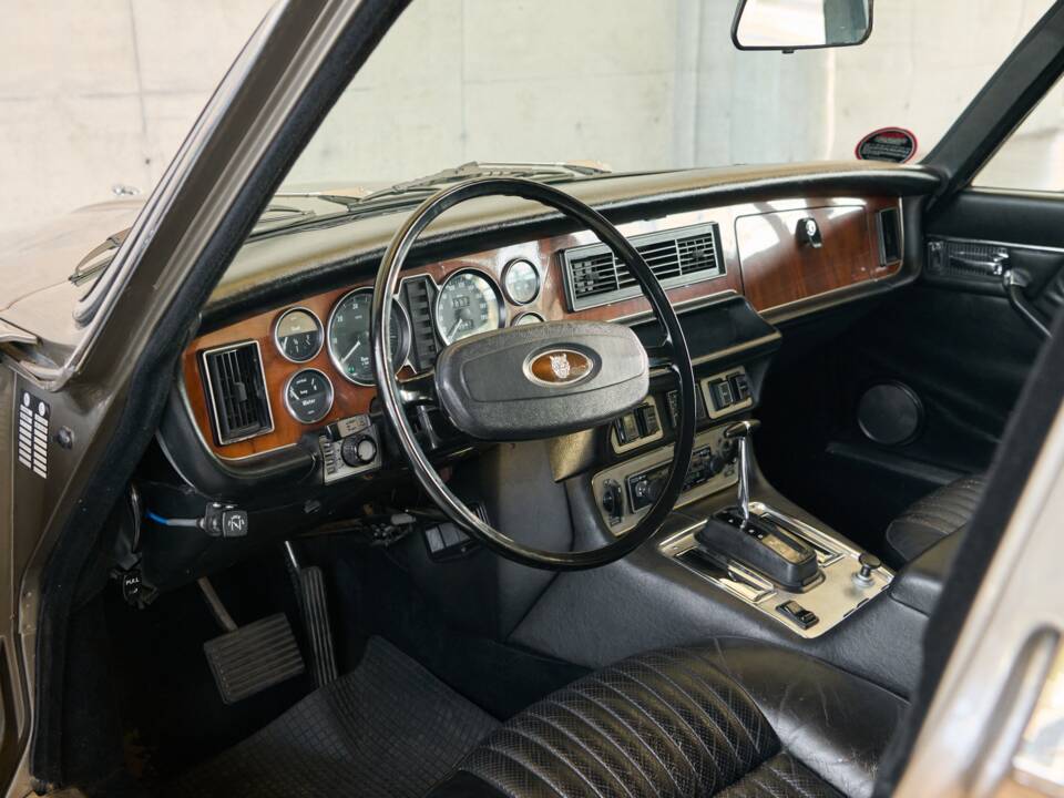 Bild 38/50 von Jaguar XJ 6 L 4.2 (1975)