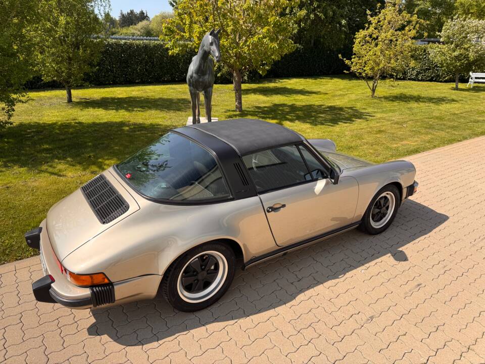Image 14/88 of Porsche 911 Carrera 3.2 (1985)