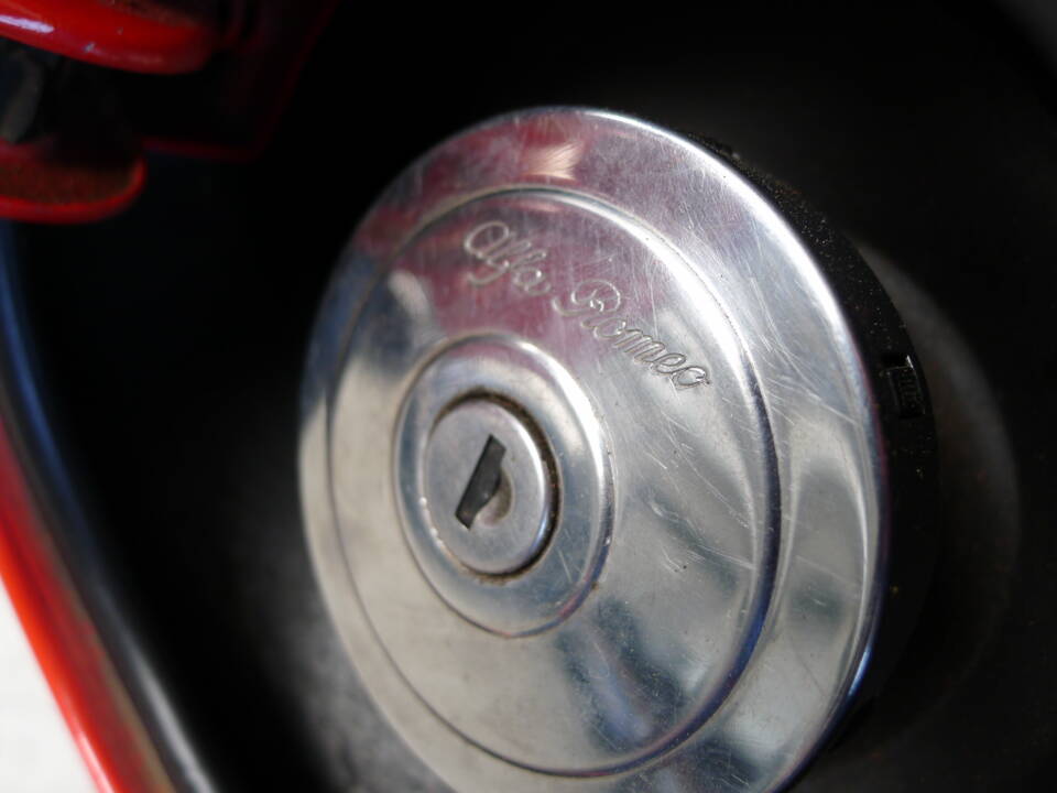 Image 19/36 of Alfa Romeo 2000 Spider Veloce (1982)
