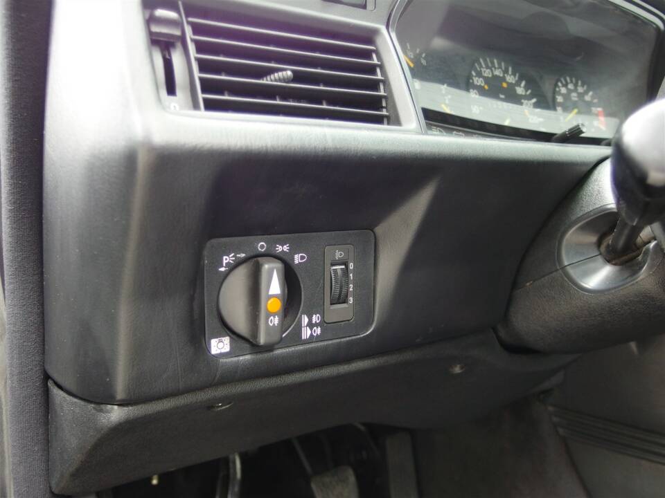 Immagine 43/98 di Mercedes-Benz 190 E 2.3-16 (1985)