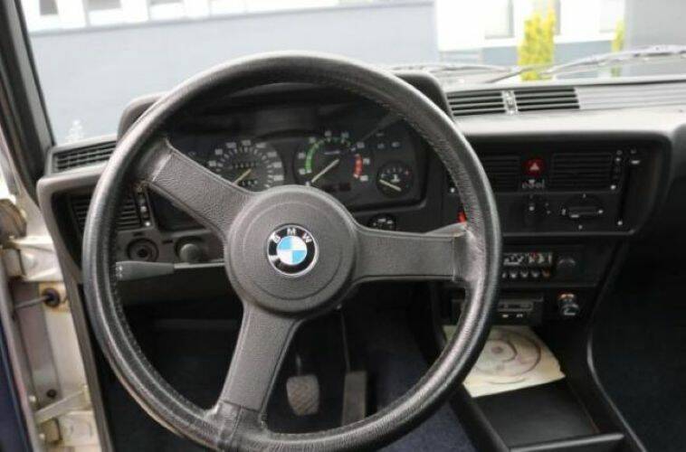 Immagine 33/43 di BMW 323i (1980)