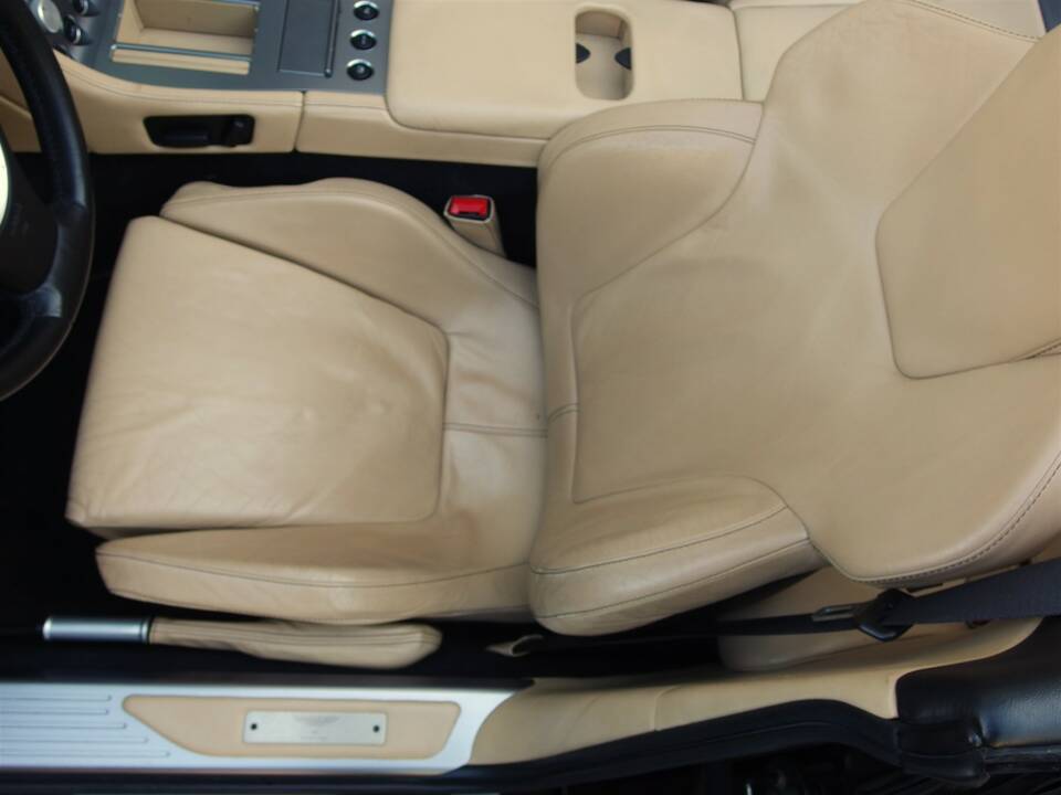 Bild 59/99 von Aston Martin DB 9 Volante (2006)