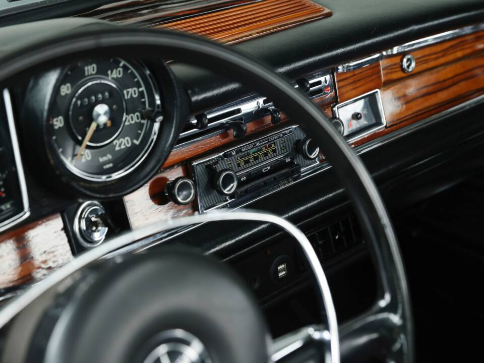 Image 24/48 of Mercedes-Benz 280 SE (1969)