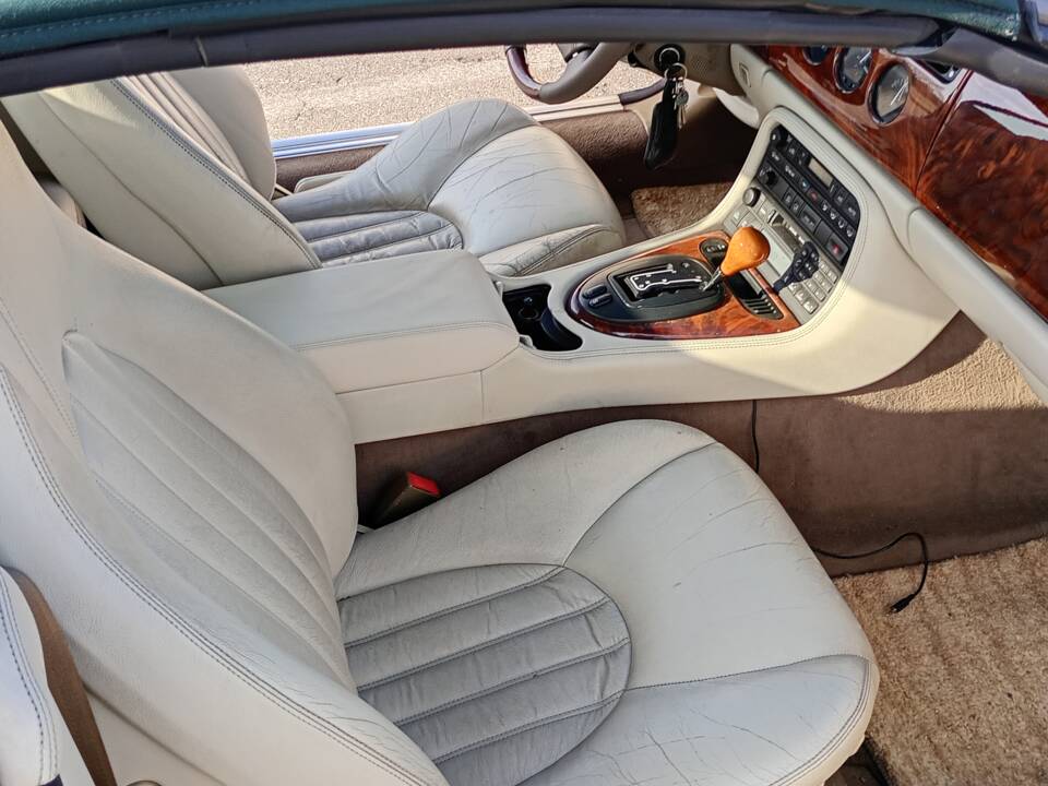 Immagine 24/39 di Jaguar XK8 4.0 (1998)