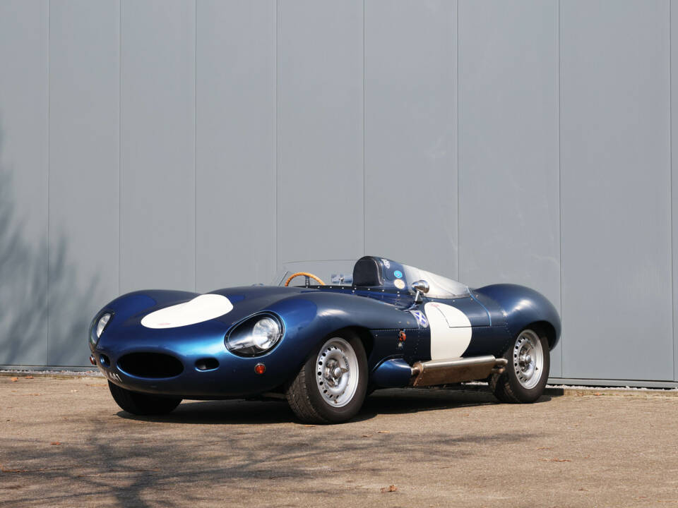 Image 26/60 of Jaguar D-Type (1967)