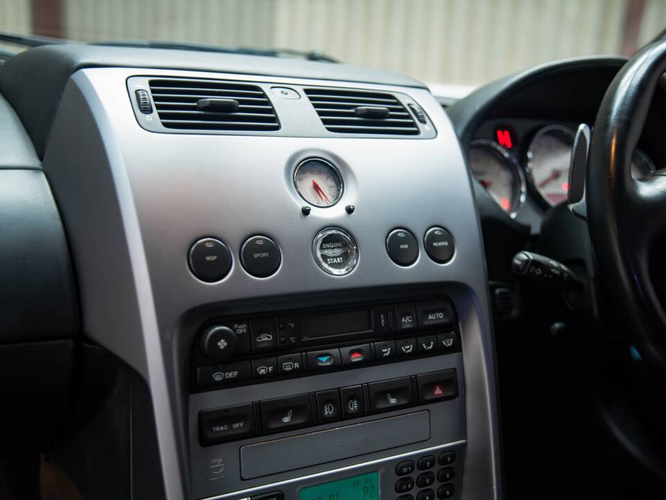 Image 11/50 de Aston Martin V12 Vanquish (2004)