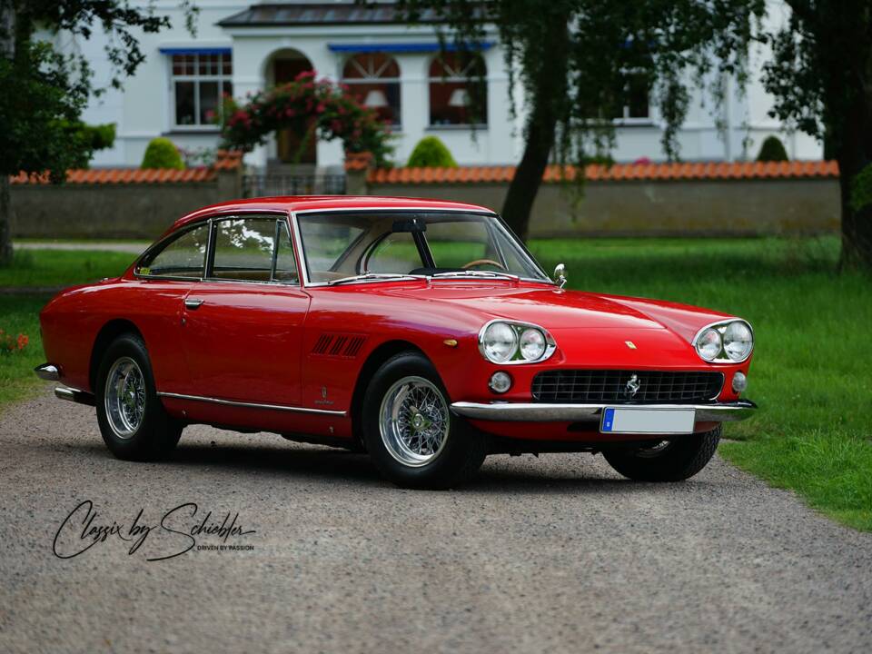 Afbeelding 10/29 van Ferrari 330 GT 2+2 (1964)