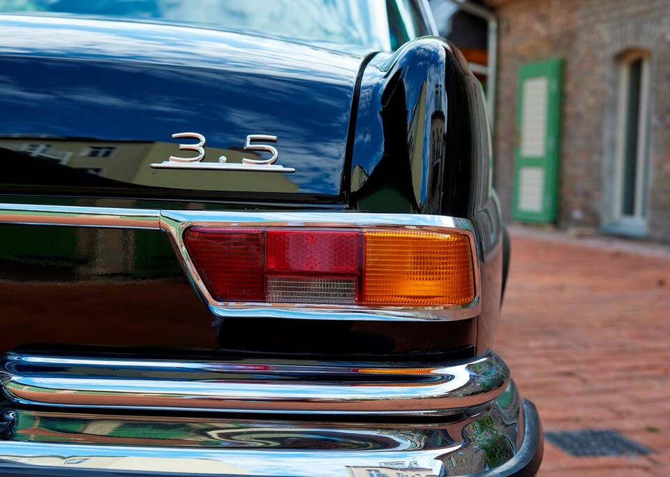 Image 33/188 of Mercedes-Benz 280 SE 3,5 (1971)