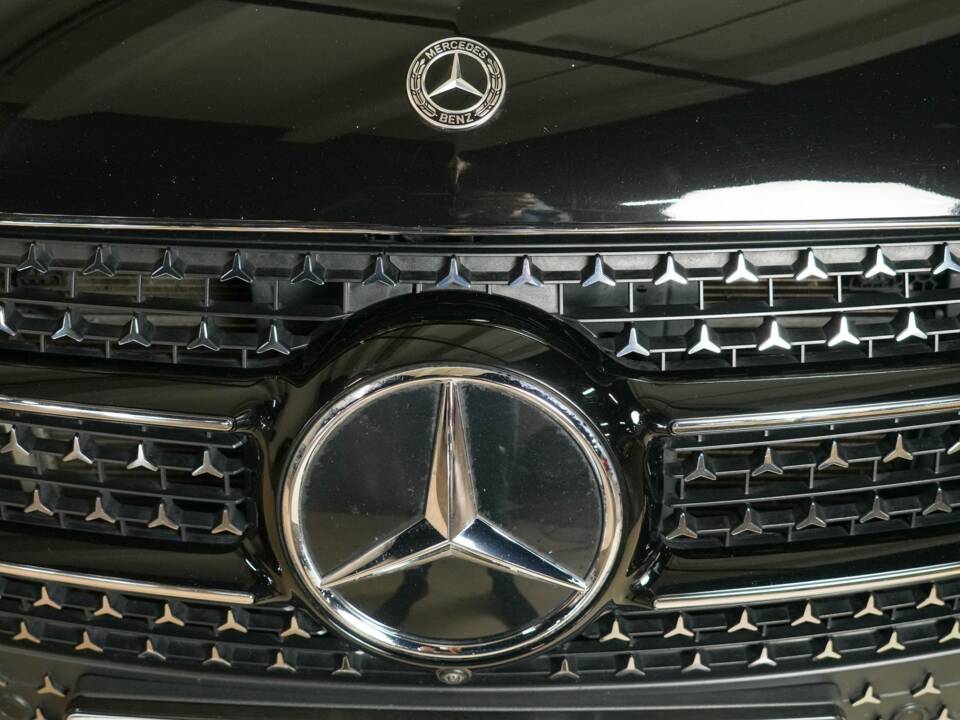 Image 31/35 of Mercedes-Benz V 300 d 4MATIC (2025)