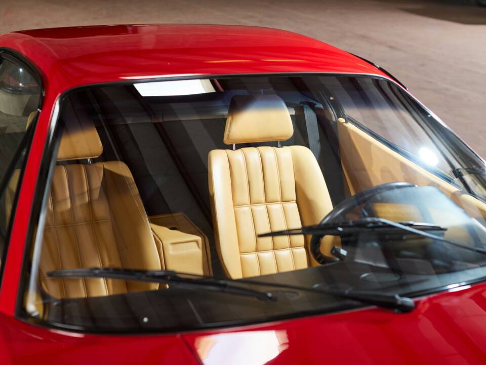 Image 57/79 of Ferrari 328 GTB (1985)