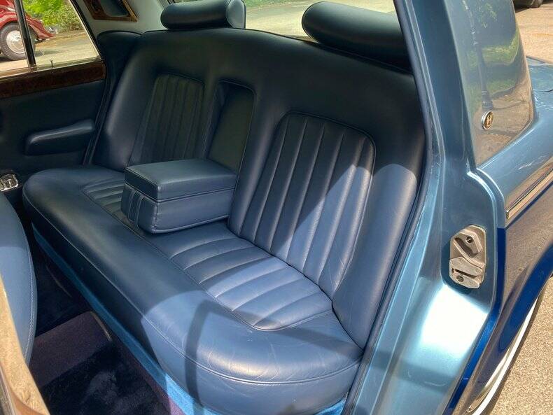 Image 12/50 of Bentley T 2 (1980)