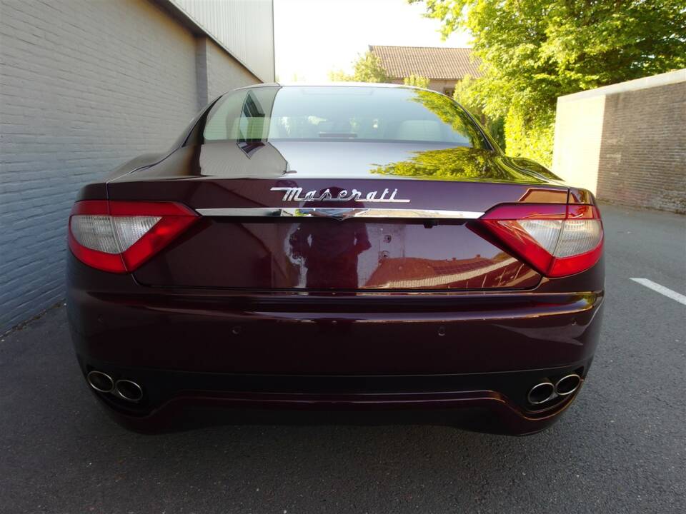 Image 8/98 of Maserati GranTurismo 4.2 (2008)