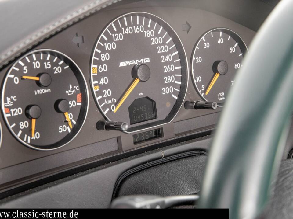 Image 13/15 de Mercedes-Benz SL 73 AMG (2000)