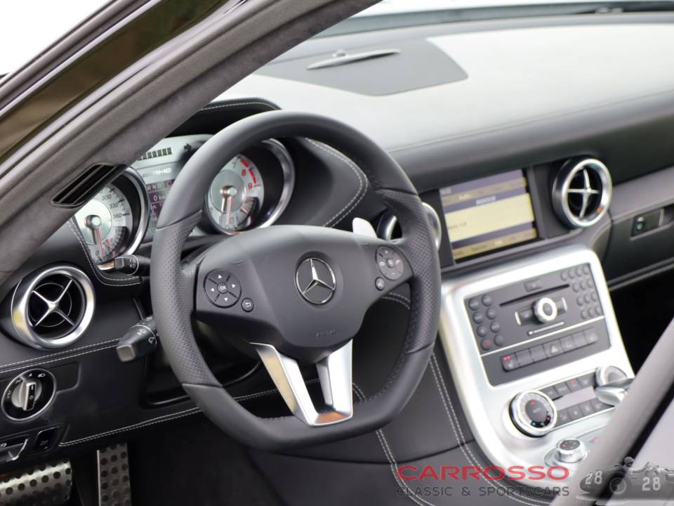 Imagen 24/50 de Mercedes-Benz SLS AMG (2011)