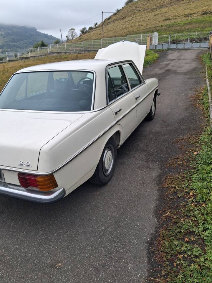 Image 3/11 of Mercedes-Benz 240 D 3,0 (1977)