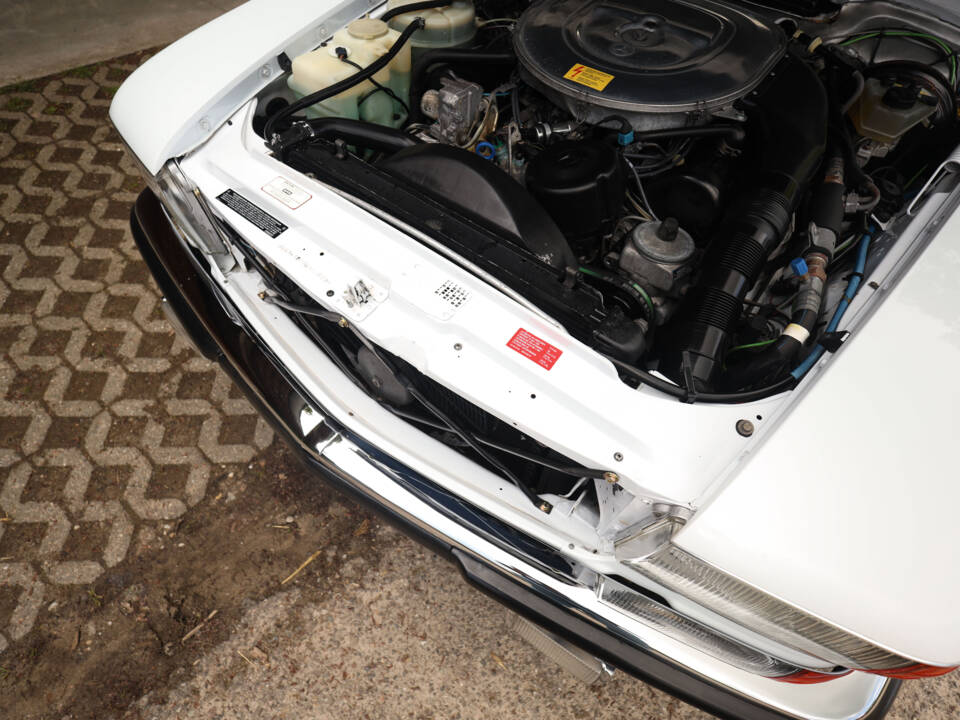 Image 18/85 of Mercedes-Benz 560 SL (1986)