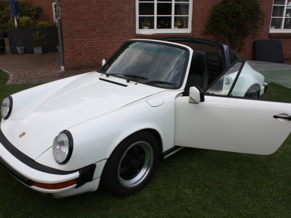 Bild 13/13 von Porsche 911 Carrera 3.2 (1989)