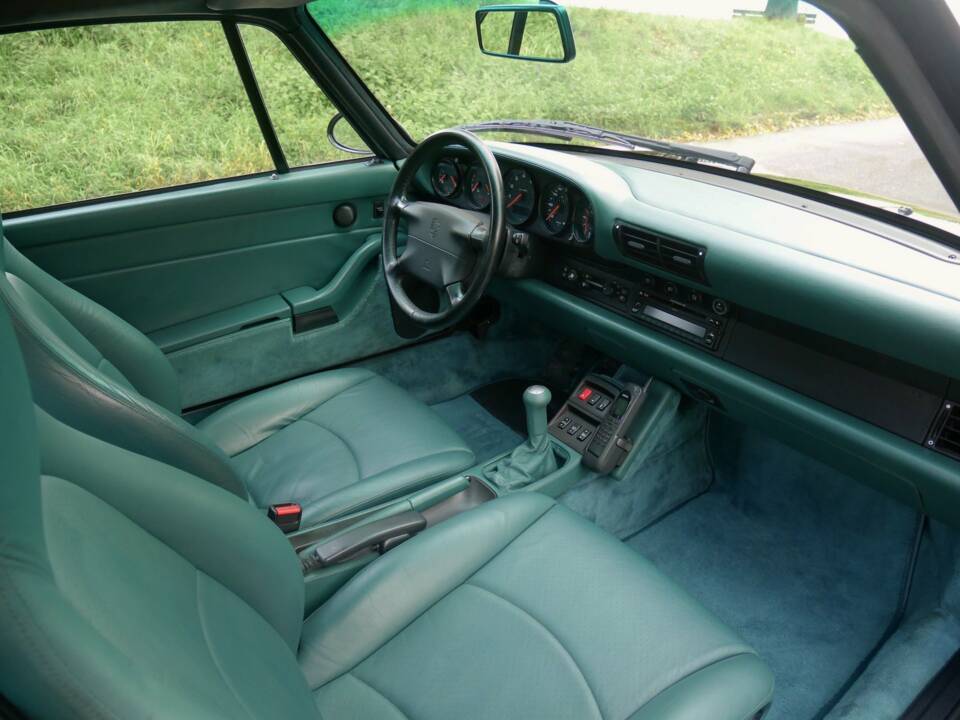 Image 26/36 de Porsche 911 Carrera 4S (1998)