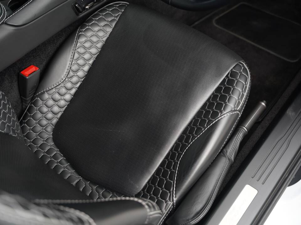 Image 19/50 of Aston Martin Vanquish (2014)