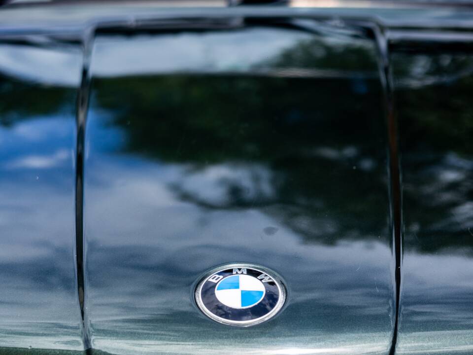 Bild 40/47 von BMW 320i (1990)