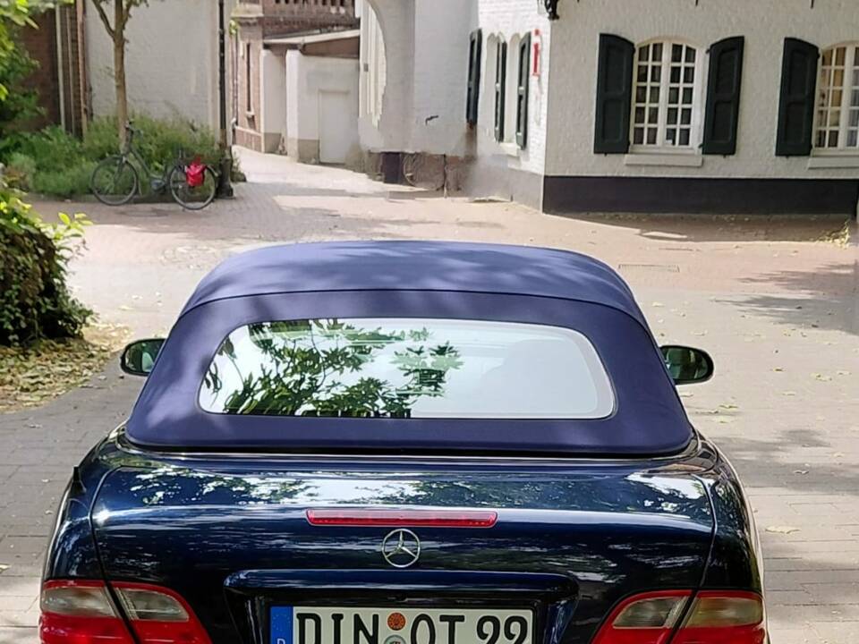 Immagine 2/18 di Mercedes-Benz CLK 200 (1999)